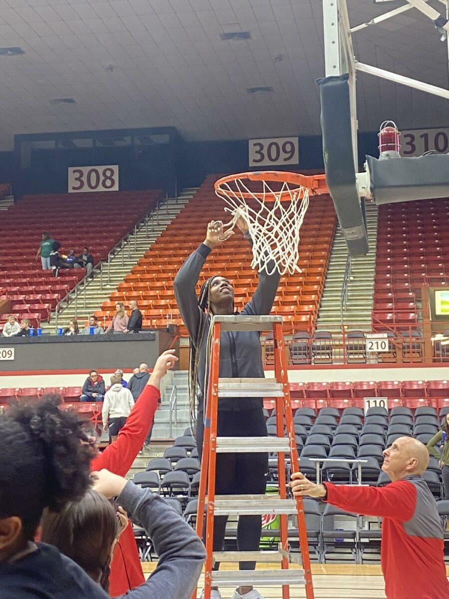 Howdy y'all! Blue Dragon women's basketball wins Region 6 title, qualifies for national tournament